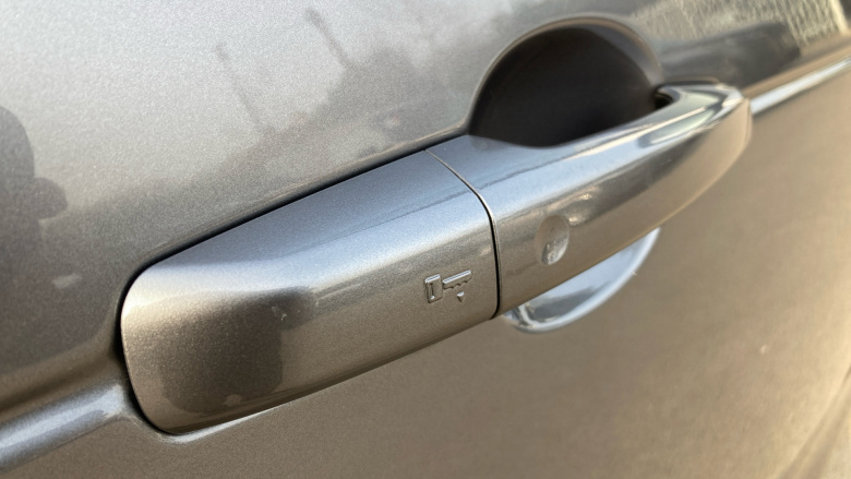 Land Rover Discovery 3.0 D300 Dynamic SE 5dr Auto Diesel Station Wagon